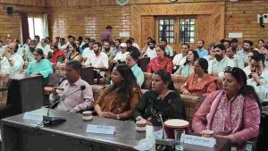 शिमला, चंबा और मंडी में आयोजित समारोहों में जिला परिषद और पंचायत समिति सदस्यों को शपथ दिलाई गई, जबकि बिलासपुर में जिला परिषद सदस्यों का शपथ ग्रहण समारोह 8 जून को आयोजित होगा।