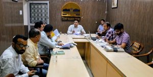 बैठक में जिले के सभी उपमंडलों में राज्य आपदा न्यूनीकरण निधि के तहत चल रहे विभिन्न कार्यों की प्रगति की समीक्षा की गई।