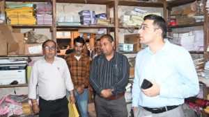 उपायुक्त चंबा मुकेश रेपसवाल ने शनिवार को जिला मुख्यालय स्थित सहायक पंजीयक (सहकारी सभाएं), जिला खाद्य एवं आपूर्ति नियंत्रक और तहसीलदार (निर्वाचन) के कार्यालयों का विस्तृत निरीक्षण किया।