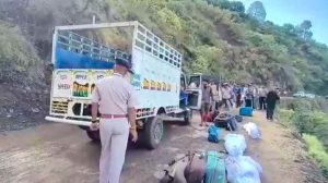 चंबा-पठानकोट राष्ट्रीय राजमार्ग पर सोमवार तड़के एक दर्दनाक सड़क हादसे में छह लोगों की मौत हो गई, जबकि चार अन्य गंभीर रूप से घायल हो गए।