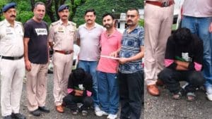 जिला सिरमौर के राजगढ़ पुलिस थाना क्षेत्र में नशा तस्करी के खिलाफ कार्रवाई करते हुए पुलिस ने एक कार चालक युवक को चिट्टा (हेरोइन) के साथ धर दबोचा।