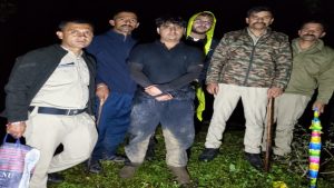 चूड़धार यात्रा के दौरान भटके श्रद्धालु। हिमाचल प्रदेश के चूड़धार इलाके के घने जंगल में रास्ता भटके चार श्रद्धालुओं को शिमला पुलिस ने रातभर चले रेस्क्यू ऑपरेशन के बाद सुरक्षित बाहर निकाल लिया।
