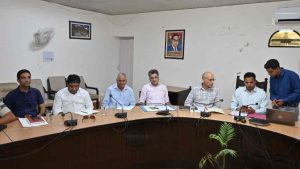 जनगणना 2027 के अंतर्गत स्वयं-गणना अभियान को गति प्रदान करने के उद्देश्य से आज उपायुक्त कार्यालय के बचत भवन में उपायुक्त बिलासपुर राहुल कुमार की अध्यक्षता में सभी बैठक आयोजित की गई।