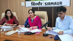 जल शक्ति विभाग के साथ बैठक जल जीवन मिशन के तहत सिरमौर जिला में 1,21,917 घरों को पेयजल कनेक्शन उपलब्ध करवाकर शत-प्रतिशत लक्ष्य हासिल किया गया है।