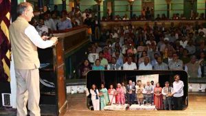 मुख्यमंत्री सुखविंद्र सिंह सुक्खू ने गत मंगलवार शाम शिमला के गेयटी थियेटर में नगर निगम शिमला के पूर्व उप-महापौर टिकेंद्र पंवर द्वारा संपादित पुस्तक ‘सिटी लिमिट्स-द क्राइसिज़ ऑफ अर्बनाइजेशन’ का विमोचन किया।