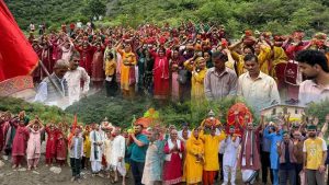 जुन्गा तहसील के ट्राई गांव में आयोजित शिवलिंग प्राण प्रतिष्ठा एवं स्थापना समारोह हर-हर महादेव के जयघोष के बीच संपन्न हुआ।