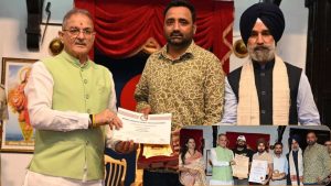 ड्राप्स ऑफ होप सोसाइटी सिरमौर नेशनल इंटीग्रेटेड फोरम ऑफ आर्टिस्ट्स एंड एक्टिविस्ट्स (एनआईएफए) द्वारा शिमला के लोक भवन में आयोजित 'संवेदना-2' सम्मान समारोह में राज्यपाल कविंद्र गुप्ता ने ड्रॉप्स ऑफ होप सोसाइटी, सिरमौर को स्वैच्छिक रक्तदान के क्षेत्र में उत्कृष्ट सेवाओं के लिए सम्मानित किया।