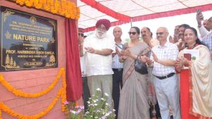 डॉ. यशवंत सिंह परमार औद्यानिकी एवं वानिकी विश्वविद्यालय, नौणी के अधीन क्षेत्रीय बागवानी अनुसंधान एवं प्रशिक्षण केंद्र धौलाकुआं में शुक्रवार को लीची एवं आम दिवस का आयोजन किया गया।