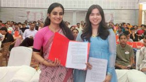 हमीरपुर के विभिन्न शिक्षण संस्थानों के प्रतिभाशाली विद्यार्थियों, विशेषकर छात्राओं को प्रतियोगी परीक्षाओं की तैयारी करवाने के लिए जिला प्रशासन ने स्वयंसेवी संस्था वीनस फाउंडेशन और प्रसिद्ध ऑनलाइन कोचिंग संस्थान फिजिक्सवाला के सहयोग से एक विशेष पहल की है।