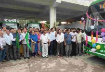 नाहन से दौड़ीं इलेक्ट्रिक बसें, उद्योग मंत्री हर्षवर्धन चौहान ने दिखाई हरी झंडी; त्रिलोकपुर-रेणुकाजी रूट से हुई शुरुआत जिला सिरमौर के नाहन से मंगलवार को इलेक्ट्रिक बसों का सफर शुरू हो गया। उद्योग मंत्री हर्षवर्धन चौहान ने आईएसबीटी नाहन से ई-बसों को हरी झंडी दिखाकर रवाना किया।