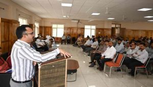 प्रस्तावित चुनाव को शांतिपूर्ण, निष्पक्ष और सुव्यवस्थित संपन्न करवाने के लिए जिला पंचायत संसाधन केंद्र नाहन में रिटर्निंग अधिकारी एमसी एवं उपमंडलाधिकारी नाहन राजीव सांख्यान की अध्यक्षता में एक दिवसीय पूर्वाभ्यास प्रशिक्षण शिविर का आयोजन किया गया।