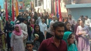 युवाओं ने शोज, सलाम, हदीसे और मर्शिया पढ़ते हुए मातम किया। इमाम हुसैन की याद में कई युवाओं ने पारंपरिक करतब दिखाए, जबकि बच्चों और युवाओं ने छाती पीटकर शोक व्यक्त किया। जुलूस मार्ग पर जगह-जगह श्रद्धालुओं के लिए पेय पदार्थों के स्टॉल भी लगाए गए।