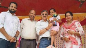 महज 3 वर्ष 10 माह की आयु में नितिक्षा ठाकुर ने अपनी असाधारण प्रतिभा का परिचय देते हुए महिषासुर मर्दिनी स्तोत्रम् का शुद्ध एवं प्रभावशाली पाठ कर इंडिया बुक ऑफ रिकॉर्ड्स में अपना नाम दर्ज कराया है।