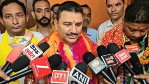 हिमाचल प्रदेश की राजनीति में लोक जनशक्ति पार्टी ने एक बार फिर दस्तक दी है। पार्टी के हिमाचल प्रदेश अध्यक्ष नितिन चौहान उर्फ टिंकू ने रविवार को कालाअंब से नाहन तक समर्थकों के बड़े काफिले के साथ राजनीतिक शक्ति प्रदर्शन किया। सैकड़ों वाहनों के काफिले और बड़ी संख्या में समर्थकों की मौजूदगी ने नाहन की सियासत में नई चर्चा छेड़ दी है।