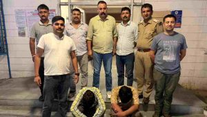 जिला सिरमौर के पांवटा साहिब में आधी रात घर की पार्किंग में खड़ी कार में पेट्रोल छिड़ककर आग लगाने के सनसनीखेज मामले में पुलिस ने दो आरोपियों को गिरफ्तार कर लिया है।