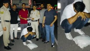 पांवटा साहिब पुलिस ने नशे के अवैध कारोबार के खिलाफ बड़ी कार्रवाई करते हुए एक कार से नशीले कैप्सूल की बड़ी खेप बरामद की है। आरोपी के खिलाफ एनडीपीएस एक्ट के तहत केस दर्ज कर जांच शुरू कर दी गई है।