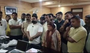 जिला सिरमौर के उपमंडल पांवटा साहिब में बुधवार रात यमुना नदी से 11 वर्षीय बच्ची का शव बरामद होने के बाद पूरे क्षेत्र में सनसनी फैल गई। मृतक बच्ची पांवटा साहिब के वार्ड नंबर-9 स्थित बंगाला कॉलोनी की रहने वाली थी। एक महीने के भीतर यमुना नदी से दूसरी बच्ची का शव मिलने से कई सवाल खड़े हो गए हैं।