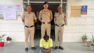 पांवटा साहिब में भुक्की के साथ गिरफ्तार आरोपी जिला सिरमौर के पांवटा साहिब में पुलिस ने नशा तस्करी के खिलाफ कार्रवाई करते हुए एक व्यक्ति को भुक्की/चूरा पोस्त के साथ गिरफ्तार किया है। आरोपी को अदालत में पेश करने के बाद तीन दिन की पुलिस हिरासत में भेज दिया गया है।