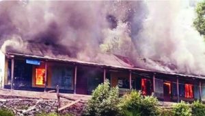 ग्राम पंचायत जसौरगढ़ के सलोह स्थित प्राथमिक पाठशाला में रविवार दोपहर बाद भीषण आग लगने से स्कूल के तीन कमरे पूरी तरह जलकर राख हो गए।