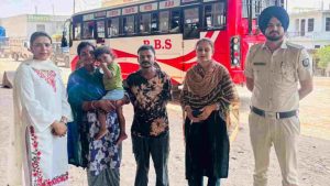 महिला थाना बद्दी की टीम के लगातार प्रयासों के चलते लापता बच्ची को रेड लाइट चौक, बद्दी के समीप सुरक्षित अवस्था में ढूंढ लिया गया। आवश्यक सत्यापन प्रक्रिया पूरी करने के बाद बच्ची को सकुशल उसके परिजनों के सुपुर्द कर दिया गया।