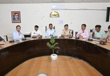 चुनाव को लेकर बिलासपुर में कंट्रोल रूम से लेकर सुरक्षा तैनाती तक पूरी तैयारी, अधिकारियों को कड़े निर्देश जिला निर्वाचन अधिकारी (पंचायत) एवं उपायुक्त बिलासपुर राहुल कुमार की अध्यक्षता में मंगलवार को बचत भवन बिलासपुर में स्थानीय नगर निकाय और पंचायती राज संस्थाओं के चुनाव के दृष्टिगत बैठक एवं कार्यशाला का आयोजन किया गया।