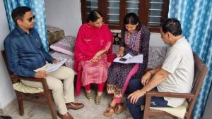 उपायुक्त बिलासपुर राहुल कुमार ने आज जनगणना-2027 के प्रथम चरण के तहत बिलासपुर शहर के विभिन्न क्षेत्रों में घर-घर जाकर जनगणना की प्रक्रिया का निरीक्षण किया।