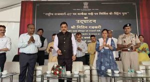 सिरमौर की सड़क कनेक्टिविटी को नई दिशा देने वाला खजुरना का बो-स्ट्रिंग ब्रिज अब लोगों के लिए समर्पित हो गया है। देहरादून-पांवटा साहिब-कालाअंब-चंडीगढ़ नेशनल हाईवे-07 पर मारकंडा नदी पर करीब 20 करोड़ रुपये की लागत से बने इस पुल से न केवल वाहनों की आवाजाही आसान होगी, बल्कि पर्यटन और औद्योगिक गतिविधियों को भी नई गति मिलने की उम्मीद है।