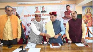 भाजपा प्रदेश कोर ग्रुप एवं प्रदेश पदाधिकारियों की महत्वपूर्ण बैठक दीपकमल, चक्कर शिमला में प्रदेश अध्यक्ष डॉ. राजीव बिंदल की अध्यक्षता में आयोजित हुई, जिसमें भाजपा प्रदेश प्रभारी श्रीकांत शर्मा, सह प्रभारी संजय टंडन, नेता प्रतिपक्ष जयराम ठाकुर, सांसद सुरेश कश्यप, महामंत्री डॉ. सिकंदर कुमार, संजीव कटवाल एवं पायल वैद्य सहित अन्य वरिष्ठ नेता उपस्थित रहे।