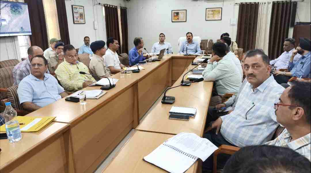श्री मणिमहेश यात्रा–2026 के सफल, सुरक्षित एवं सुव्यवस्थित आयोजन को लेकर राष्ट्रीय विज्ञान केंद्र, चंबा में मंडलायुक्त कांगड़ा मंडल संदीप कुमार की अध्यक्षता में समीक्षा बैठक आयोजित की गई।