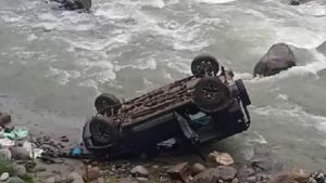 मनाली हादसा हिमाचल प्रदेश के जिला कुल्लू के मनाली में देर रात एक भीषण सड़क हादसा हो गया। ओल्ड मनाली स्थित क्लब हाउस के समीप एक जिम्नी जीप अनियंत्रित होकर करीब 20 फीट गहरे मनालसु नाले में जा गिरी।