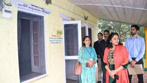 मुख्य निर्वाचन अधिकारी नंदिता गुप्ता ने उप तहसील साहू के मतदान केंद्रों का किया निरीक्षण, अधिकारियों को दिए निर्देश
