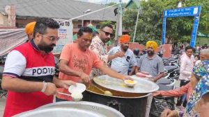 सामाजिक एकता, भाईचारे और जनसेवा का संदेश देते हुए ड्रॉप्स ऑफ होप सोसाइटी सिरमौर ने शनिवार को डॉ. वाई.एस. परमार राजकीय चिकित्सा महाविद्यालय नाहन में भंडारे का आयोजन किया।