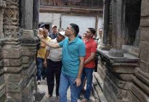 रंग महल, अखंड चंडी पैलेस और श्री लक्ष्मी नारायण मंदिर परिसर का DC ने किया निरीक्षण, अधिकारियों को दिए ये निर्देश DC मुकेश रेपसवाल ने आज ऐतिहासिक रंग महल, अखंड चंडी पैलेस और श्री लक्ष्मी नारायण मंदिर परिसर का दौरा कर यहां जारी रखरखाव एवं सौंदर्यकरण कार्यों का निरीक्षण किया।