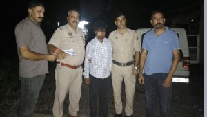 राजबन में दबोचा चिट्टे का आरोपी राजबन के समीप एक युवक को 7.54 ग्राम चिट्टे (हेरोइन) के साथ गिरफ्तार किया है।