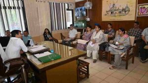 अतिरिक्त उपायुक्त ओम कांत ठाकुर ने 7 जून को निर्धारित हिमाचल प्रदेश लोक सेवा आयोग, शिमला की निर्धारित राज्य पात्रता परीक्षा, 2026 के सफल संचालन के दृष्टिगत संबंधित विभागीय अधिकारियों के साथ बैठक आयोजित कर परीक्षा की तैयारियों की समीक्षा की।