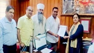 औद्योगिक क्षेत्र कालाअंब में हाल ही में हुए भीषण अग्निकांड के बाद उद्योगपतियों का गुस्सा और डर चरम पर है। उद्योगपतियों ने साफ कहा कि अगर समय रहते व्यवस्थाएं नहीं सुधरीं तो भविष्य में किसी भी बड़े हादसे से निपटना मुश्किल हो जाएगा।