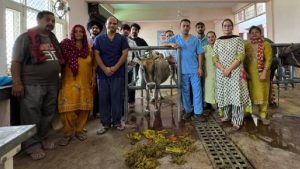 इस जटिल शल्य चिकित्सा को डॉ. निशांत रनौत के नेतृत्व में सफलतापूर्वक अंजाम दिया गया। ऑपरेशन टीम में डॉ. नवनीत शर्मा, डॉ. शिल्पा, फार्मासिस्ट सौरव कुमार तथा रीमा, सनंदा, राम प्रसाद, दीपक, सक्षम और विकास ने महत्वपूर्ण योगदान दिया।