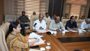 उपायुक्त सिरमौर प्रियंका वर्मा ने गुरुवार को उपायुक्त कार्यालय के सभागार में मिशन शक्ति अंब्रेला और पोषण अभियान के सफल क्रियान्वयन के लिए गठित जिला स्तरीय निगरानी एवं समीक्षा समिति की बैठक की अध्यक्षता की।