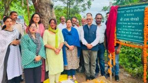नाहन शहर की ऐतिहासिक पहचान और सबसे पसंदीदा सैरगाह विला राउंड अब नए स्वरूप में नजर आएगा। ऐतिहासिक विरासत को अक्षुण्ण रखते हुए यहां आधुनिक सुविधाएं विकसित की जाएंगी, ताकि यह स्थान शहरवासियों के साथ-साथ पर्यटकों के लिए भी आकर्षण का केंद्र बन सके।