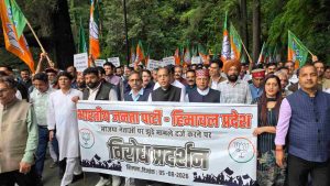 हिमाचल प्रदेश भाजपा ने बुधवार को राजधानी शिमला में कांग्रेस सरकार के खिलाफ बड़ा धरना प्रदर्शन किया। इसका नेतृत्व नेता प्रतिपक्ष एवं पूर्व मुख्यमंत्री जयराम ठाकुर ने किया, जबकि अध्यक्षता भाजपा प्रदेश अध्यक्ष डॉ. राजीव बिंदल ने की।