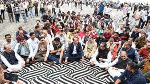 करीब डेढ़ घंटे तक चले इस कार्यक्रम में भाजपा विधायकों के साथ सैकड़ों कार्यकर्ताओं ने भाग लिया।