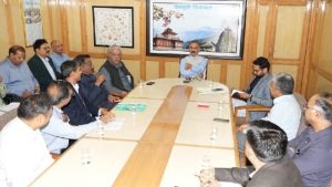 शिमला में स्वास्थ्य विभाग के साथ बैठक मुख्यमंत्री सुखविंद्र सिंह सुक्खू ने शुक्रवार को स्वास्थ्य विभाग की बैठक की अध्यक्षता करते हुए प्रदेश के चिकित्सा महाविद्यालयों में शोध को बढ़ावा देने के निर्देश दिए, ताकि मरीजों को बेहतर स्वास्थ्य सेवाएं उपलब्ध करवाई जा सकें।