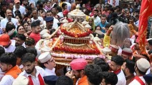 सोलन की अधिष्ठात्री मां शूलिनी को समर्पित तीन दिवसीय राष्ट्रीय स्तरीय ऐतिहासिक शूलिनी मेले का शुक्रवार को विधिवत शुभारंभ हुआ। स्वास्थ्य एवं परिवार कल्याण, सामाजिक न्याय एवं अधिकारिता तथा सैनिक कल्याण मंत्री कर्नल डॉ. धनीराम शांडिल ने मेले का शुभारंभ किया