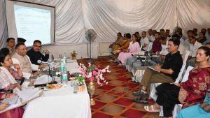 अंतरराष्ट्रीय श्री रेणुकाजी मेला-2026 के सफल आयोजन को लेकर शनिवार को कुब्जा पवेलियन में श्री रेणुका जी विकास बोर्ड के अध्यक्ष एवं विधायक रेणुकाजी विधानसभा क्षेत्र विनय कुमार की अध्यक्षता में बैठक आयोजित की गई।
