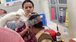 जिला सिरमौर के संगड़ाह उपमंडल प्राथमिक स्कूल लगनू में मंगलवार को उस समय हड़कंप मच गया, जब कक्षा चलने के दौरान कमरे की छत का भारी प्लास्टर अचानक नीचे आ गिरा।