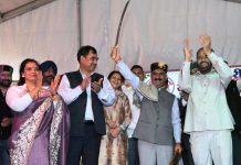 3 माह में प्रदेश के CBSE स्कूलों में 2000 शिक्षक होंगे भर्ती, सायर मेले में CM सुक्खू की बड़ी घोषणा सोलन के अर्की में आयोजित राज्य स्तरीय सायर मेले के समापन समारोह को संबोधित करते हुए मुख्यमंत्री सुखविंद्र सिंह सुक्खू ने कहा कि प्रदेशभर के सीबीएसई (CBSE) स्कूलों में अगले तीन माह के भीतर 2,000 और शिक्षकों की नियुक्ति करने की घोषणा की।