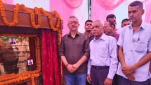 विधानसभा क्षेत्र नाहन में लंबे समय से लंबित दो सड़क परियोजनाओं का बुधवार को विधायक अजय सोलंकी ने भूमि पूजन एवं शिलान्यास कर निर्माण कार्य शुरू करवा दिया।