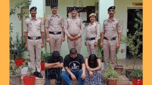 जिला सोलन में SIU टीम ने चंबाघाट के समीप एक होटल में दबिश देकर चिट्टे की खेप बरामद की है। पुलिस ने मामले में पंजाब के दंपति समेत 3 लोगों को गिरफ्तार किया है।