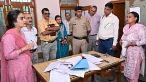 उपायुक्त गंधर्वा राठौड़ ने विकास खंड नादौन की ग्राम पंचायत रैल, बड़ा, फस्टे, सपड़ोह और जलाड़ी और आईटीआई रैल का दौरा किया। इस दौरान उन्होंने ग्राम पंचायतों में जारी विभिन्न विकास कार्यों का निरीक्षण किया।