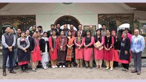 मनमोहन सिंह हिमाचल प्रदेश लोक प्रशासन संस्थान फेयरलॉन में प्रशिक्षण ले रहे एचएएस (HAS) अधिकारियों ने नालदेहरा में राज्य ग्रामीण आजीविका मिशन द्वारा संचालित हिमईरा भवन का दौरा किया